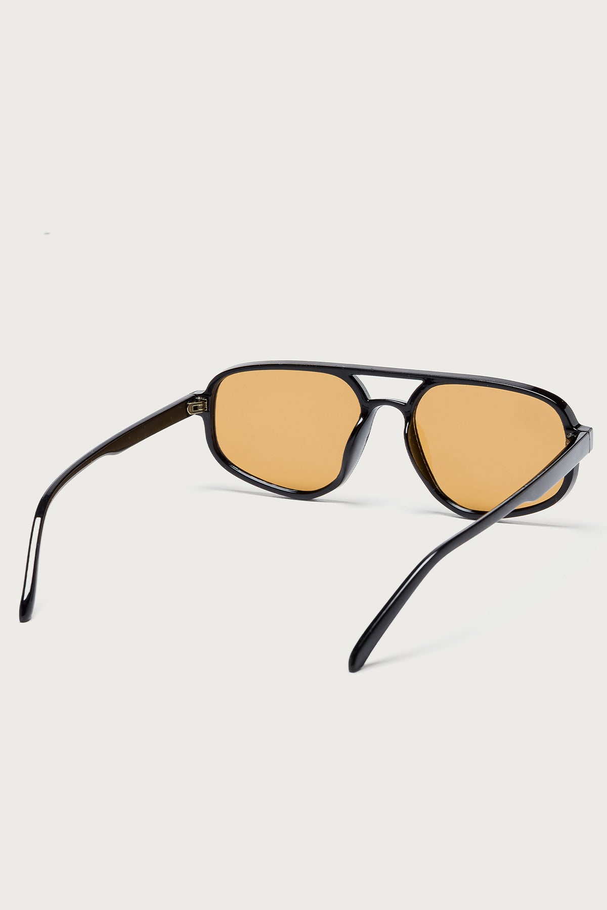 City Babe Round Sunglasses - Image 4