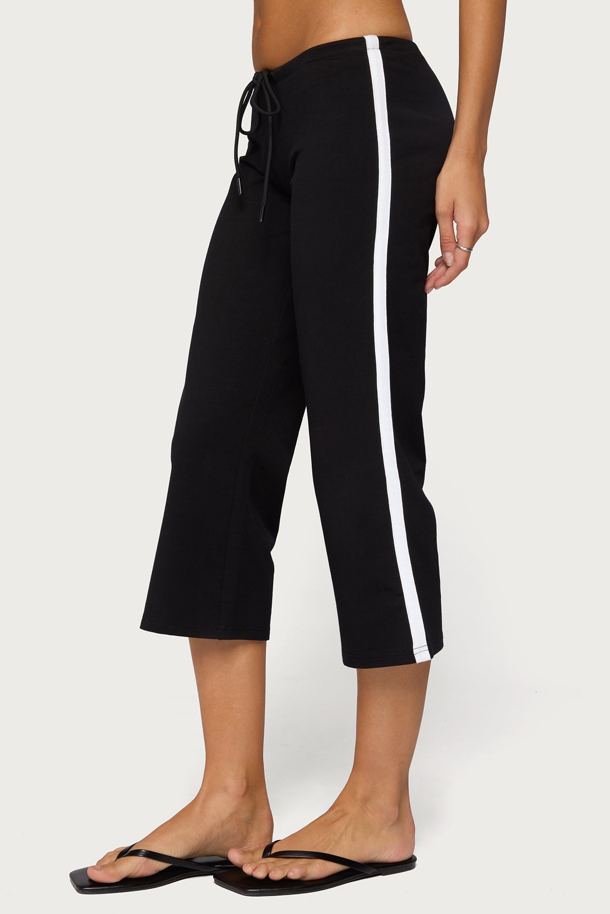 Milene Contrast French Terry Capri Pants - Image 3